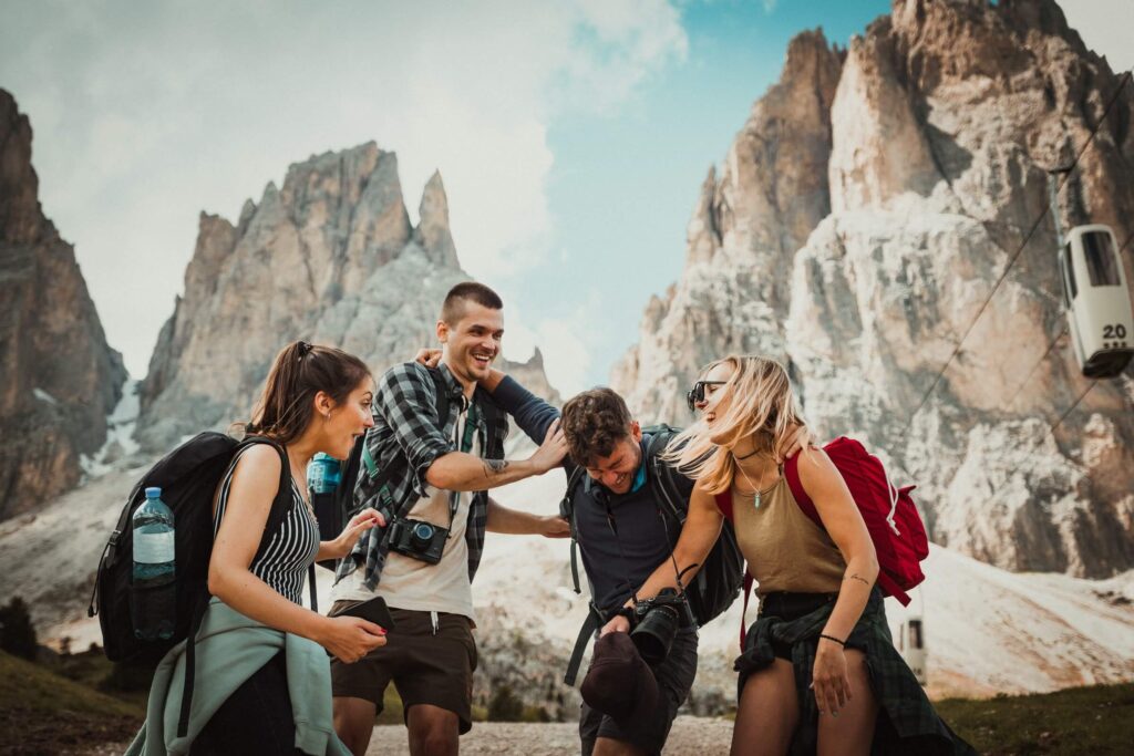 Editorial-Travel-Friends